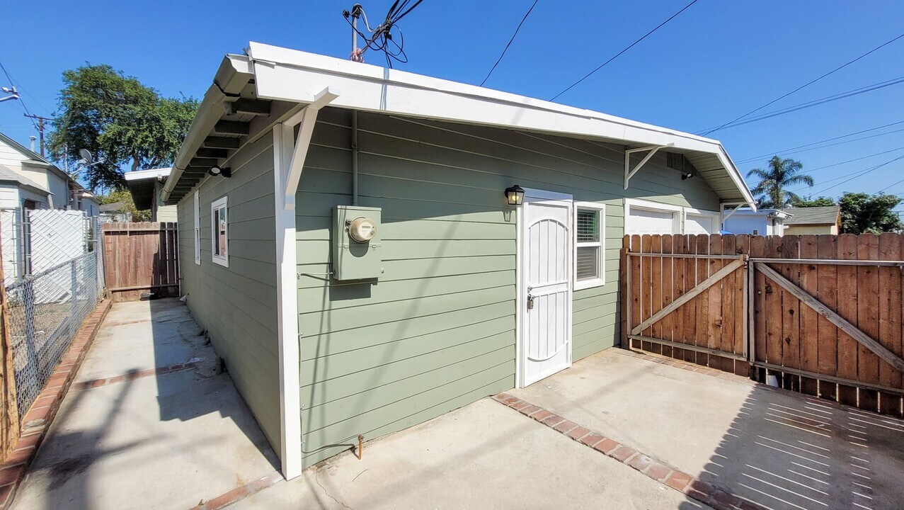 6205-6207 Canobie Ave in Whittier, CA - Building Photo