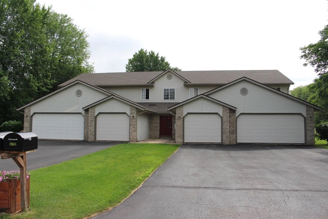 6658 Charlie Grimm Rd, Unit 6658 in Windsor, WI - Building Photo