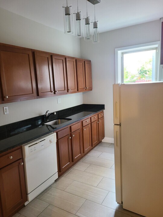 8 Farrington Ave, Unit 2 in Boston, MA - Building Photo