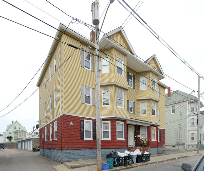 73-75 Crapo St in New Bedford, MA - Building Photo - Building Photo