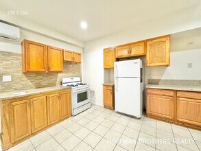 1023 Larch St in Inglewood, CA - Building Photo - Building Photo