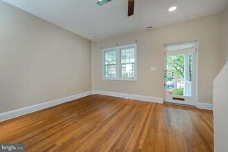 406 Delafield Pl NW in Washington, DC - Foto de edificio - Building Photo