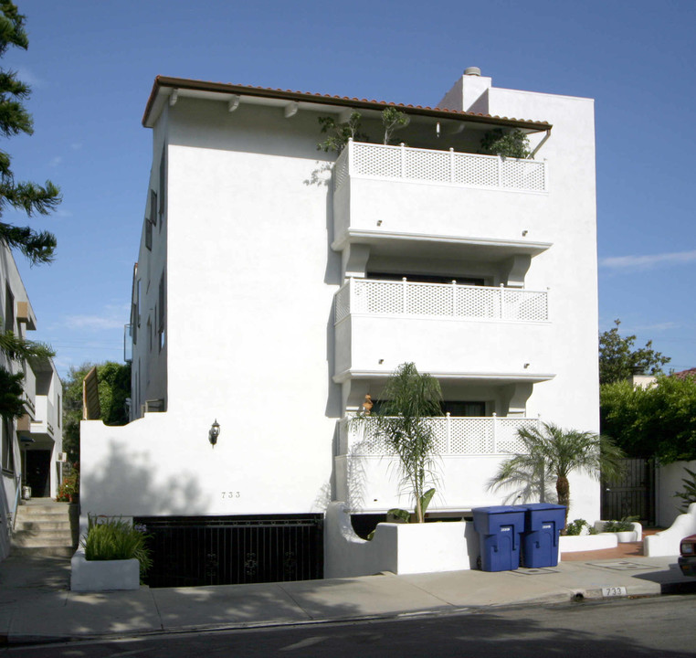 733 Huntley Dr in West Hollywood, CA - Building Photo