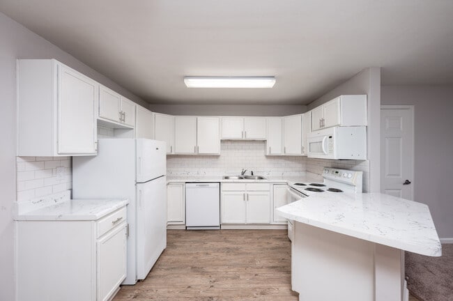 Northampton Village Apartments in Indianapolis, IN - Foto de edificio - Interior Photo