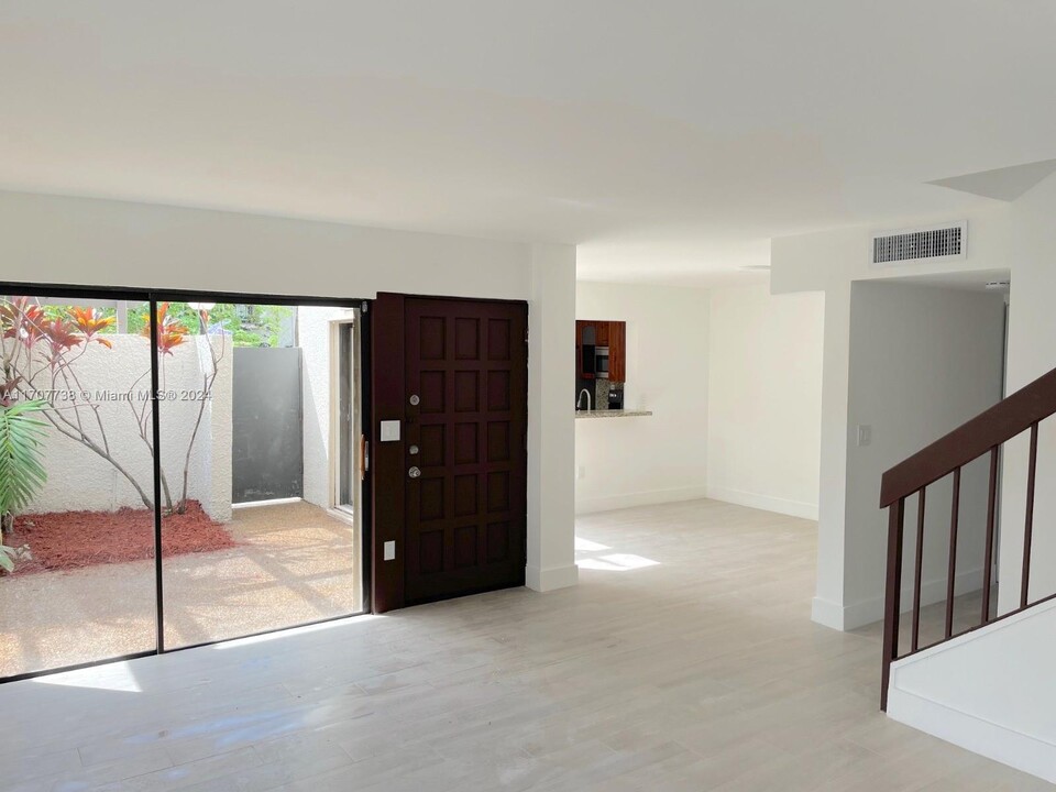 4718 SW 67th Ave in Miami, FL - Building Photo