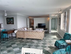 2943 Kalakaua Ave in Honolulu, HI - Foto de edificio - Building Photo