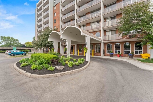 47 Memorial Dr in Brantford, ON - Building Photo - Building Photo