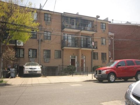 86-20 57th Rd in Elmhurst, NY - Building Photo