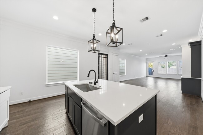 property at 819 W 19th St