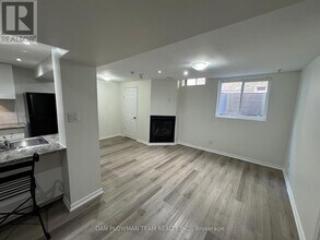 37 Wood Dr in Whitby, ON - Building Photo - Building Photo