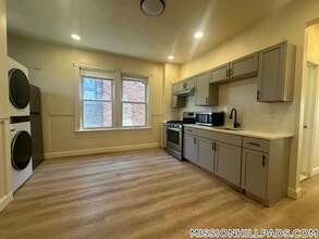 127 Harrishof St in Boston, MA - Building Photo - Building Photo