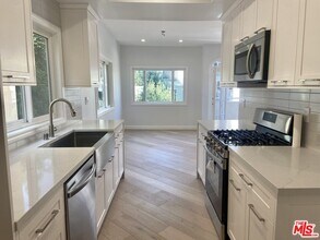 120 N Swall Dr in Los Angeles, CA - Building Photo - Building Photo