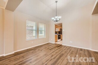 110 Forest Park Ln in Red Oak, TX - Foto de edificio - Building Photo