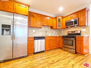 1144 S Mariposa Ave in Los Angeles, CA - Building Photo - Building Photo