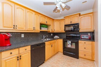 1055 NW 83rd Ave in Plantation, FL - Building Photo - Building Photo