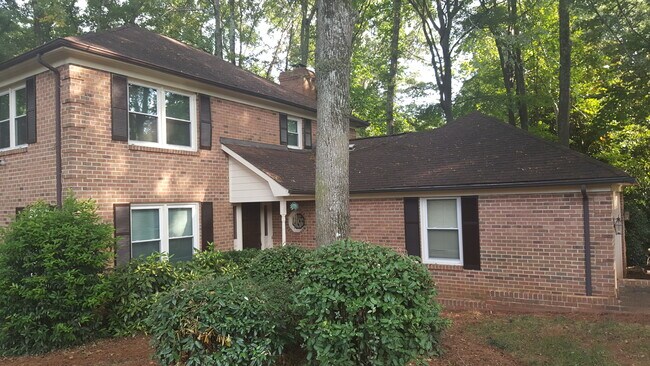 5001 Sharon Woods Ln in Charlotte, NC - Building Photo - Building Photo