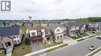 211 Granite Rdg Trl in Hamilton, ON - Building Photo