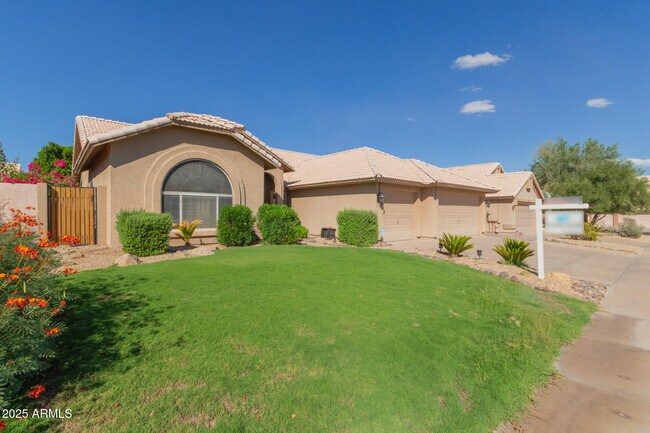 4308 E Rock Wren Rd in Phoenix, AZ - Building Photo - Building Photo