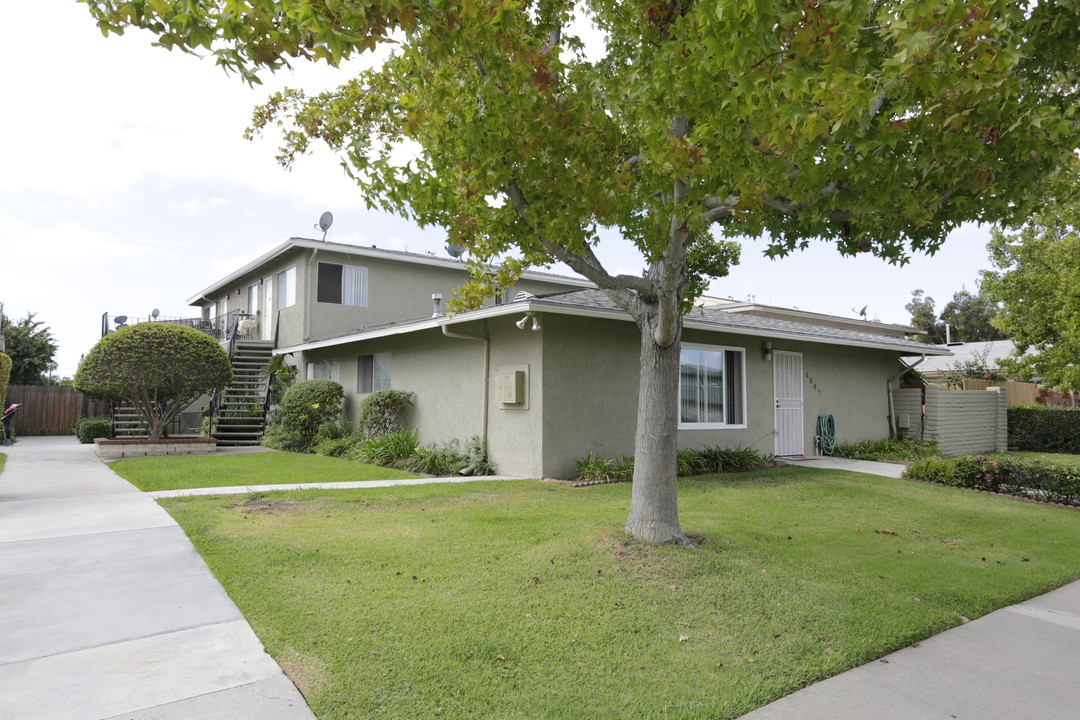 1587 Coriander Dr in Costa Mesa, CA - Building Photo