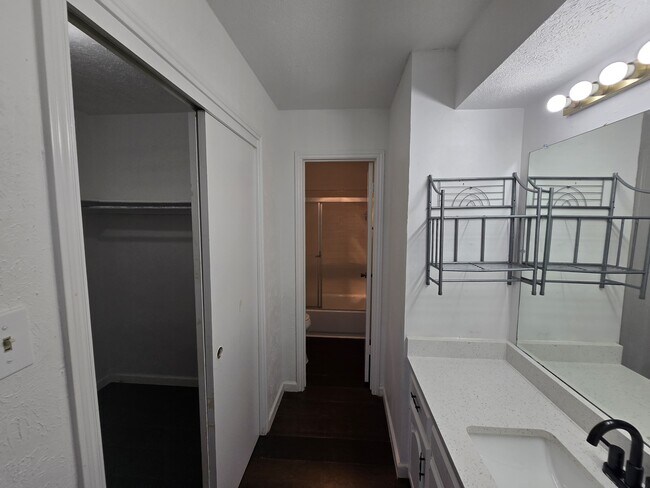 2105 E Collins Blvd in Richardson, TX - Building Photo - Building Photo