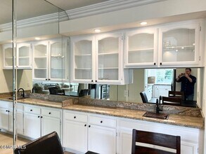 3121 E Hillcrest Dr in Westlake Village, CA - Building Photo - Building Photo