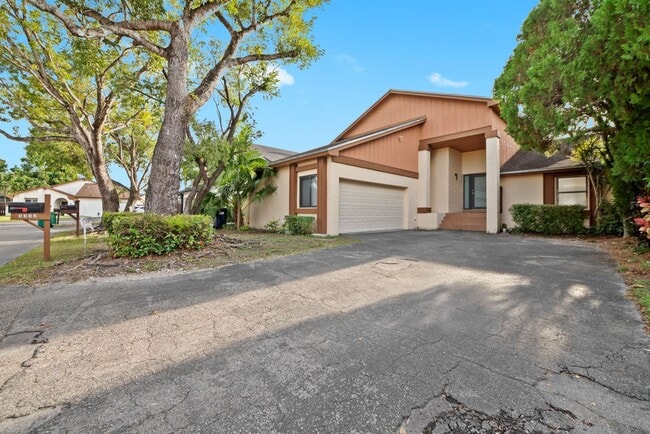 4332 SW 148th Pl in Miami, FL - Building Photo - Building Photo