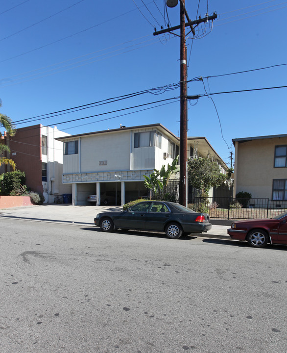 1212 N New Hampshire Ave in Los Angeles, CA - Building Photo