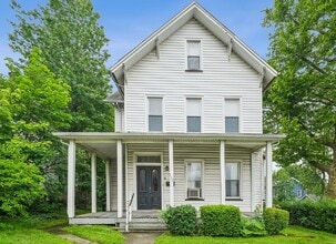 102 2nd St in South Orange, NJ - Building Photo - Building Photo