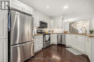 284 Par-La-Ville Cir in Ottawa, ON - Building Photo - Building Photo