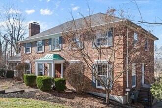 7008 Foxcroft Pl in Prospect, KY - Foto de edificio - Building Photo