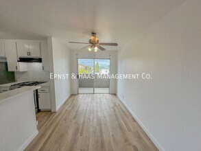 1080 St Louis Ave in Long Beach, CA - Building Photo - Building Photo