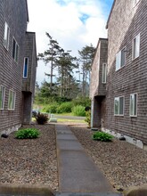 Newport North and South Apartments in Newport, OR - Building Photo - Building Photo