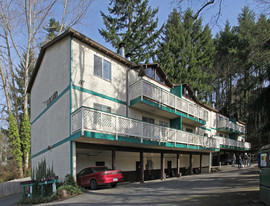 B & B Apartments in Redmond, WA - Building Photo