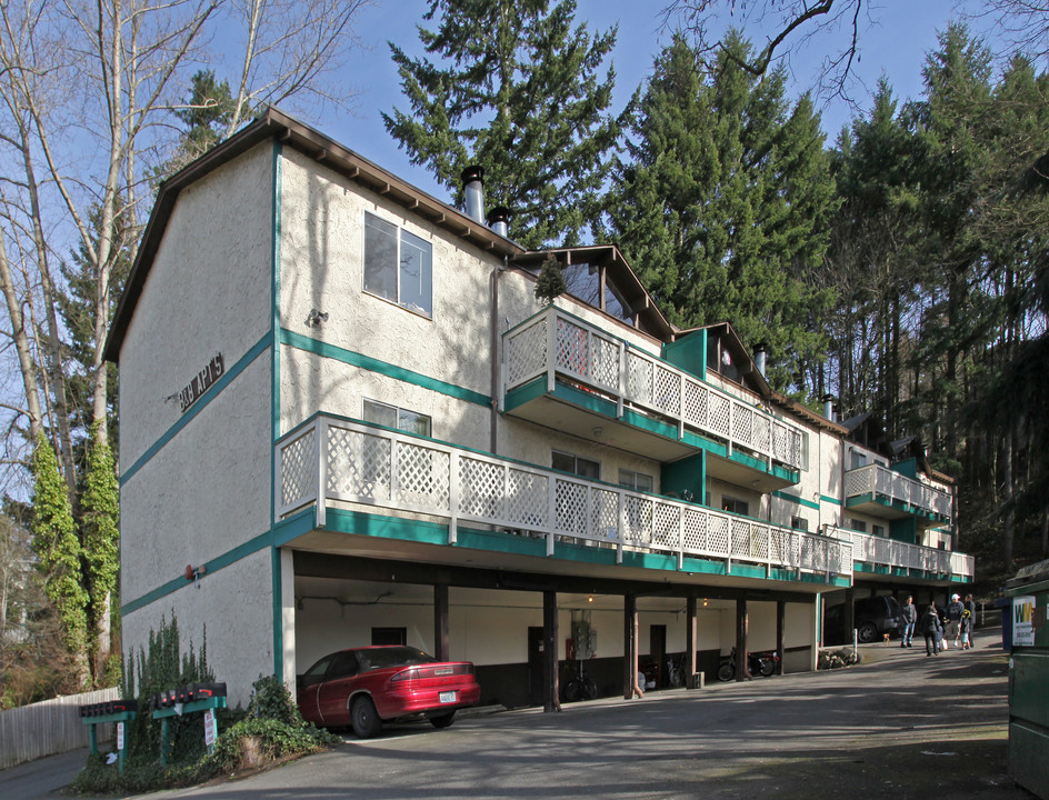 B & B Apartments in Redmond, WA - Foto de edificio