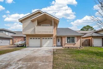 1806 Foxlake Dr in Houston, TX - Building Photo - Building Photo