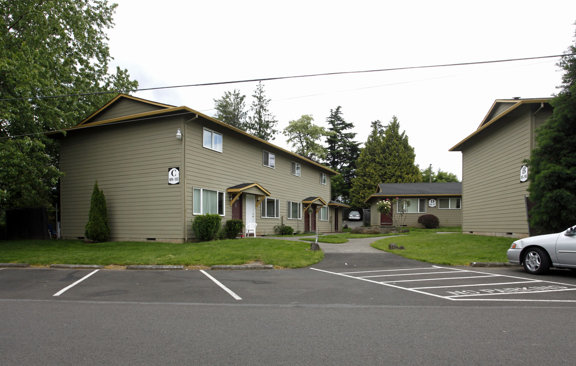 Lincoln Court Apartments in Fairview, OR - Building Photo