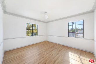 1033 S Tremaine Ave in Los Angeles, CA - Building Photo - Building Photo