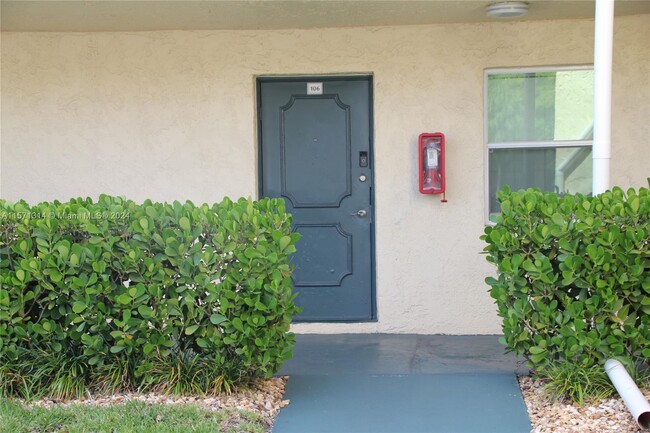 9091 Lime Bay Blvd in Tamarac, FL - Building Photo - Building Photo