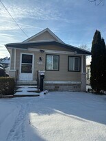 2721 Woodbridge Ave in Cleveland, OH - Building Photo