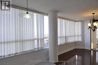 400 Webb Dr in Mississauga, ON - Building Photo - Building Photo