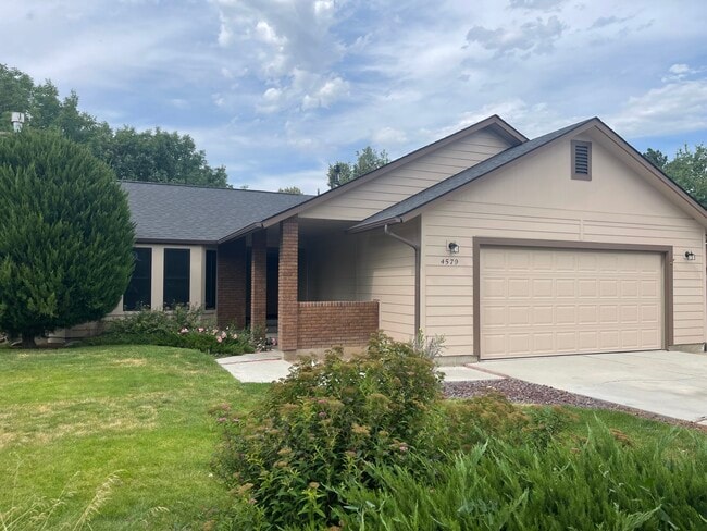property at 4579 N Wisteria Pl