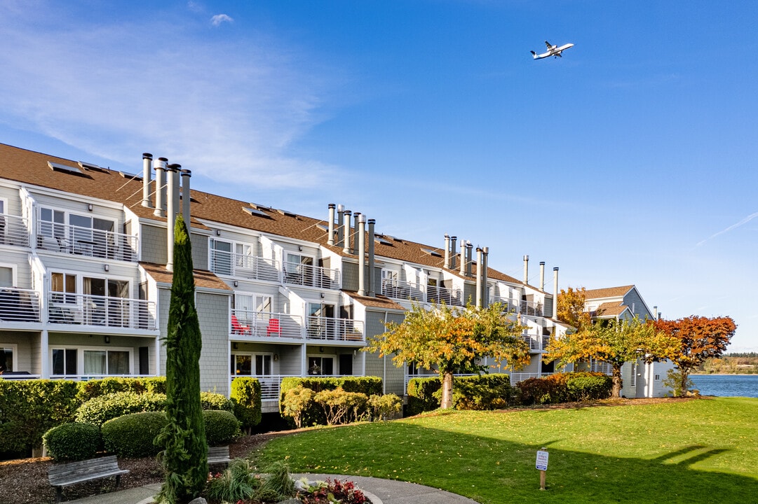 Columbia Point West in Portland, OR - Building Photo
