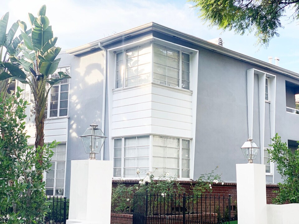 1119 N Sweetzer Ave, Unit 11 in West Hollywood, CA - Building Photo