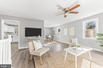 713 Biddle Rd in Glen Burnie, MD - Foto de edificio - Building Photo