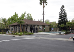 Cottage Estates in Sacramento, CA - Foto de edificio - Building Photo