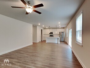 131 Dew Drop Ln in Dallas, GA - Foto de edificio - Building Photo