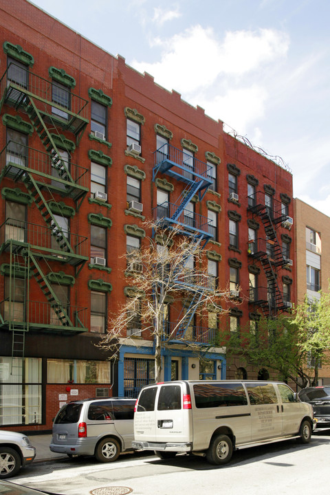 218 E Seventh St in New York, NY - Building Photo