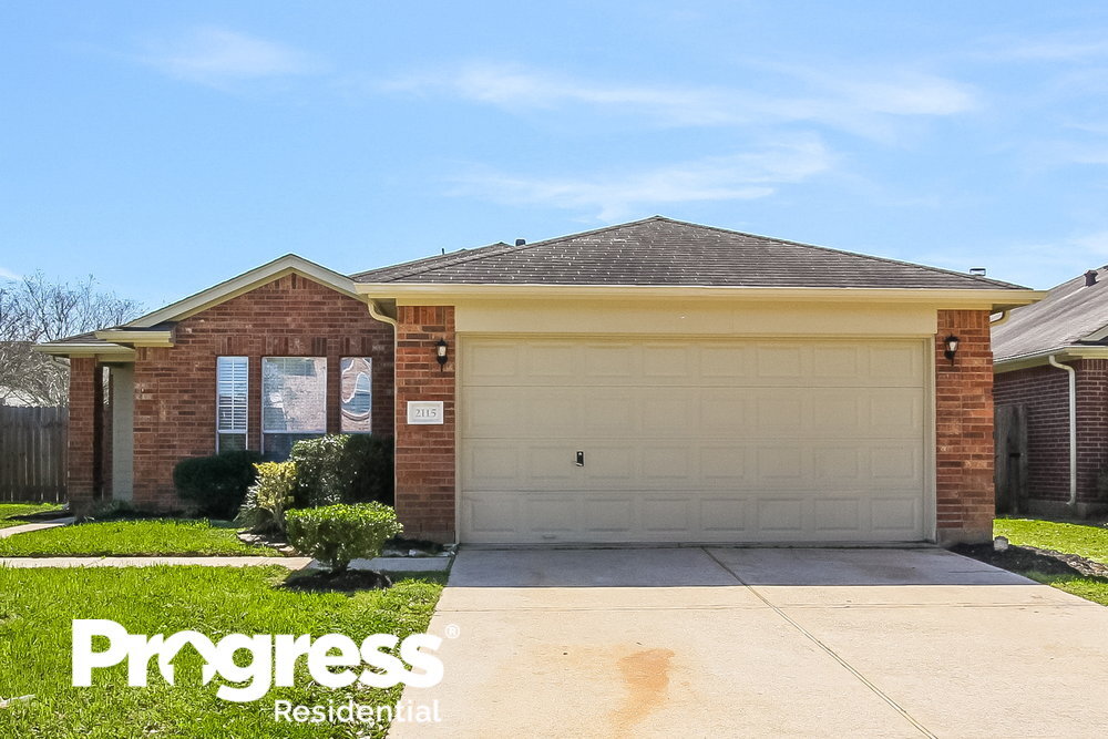 2115 Beacon Light Ln in Fresno, TX - Building Photo