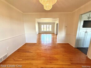 26211 Simone St in Dearborn Heights, MI - Building Photo - Building Photo