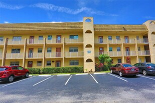 8225 Sunrise Lakes Blvd in Sunrise, FL - Building Photo